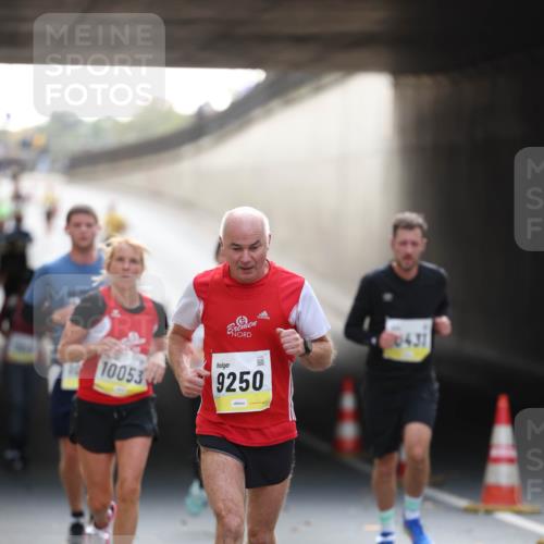 05.10.2025 - 20. swb-Marathon Bremen Michael Strokosch http://msf.ph/oto/9210943 05.10.2025 10:40:37 Laufen 10053, 9250, 0431 meine-sportfotos.de