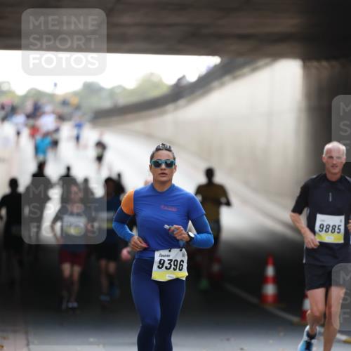 05.10.2025 - 20. swb-Marathon Bremen Michael Strokosch http://msf.ph/oto/9210969 05.10.2025 10:40:50 Laufen 9885, 9396 meine-sportfotos.de