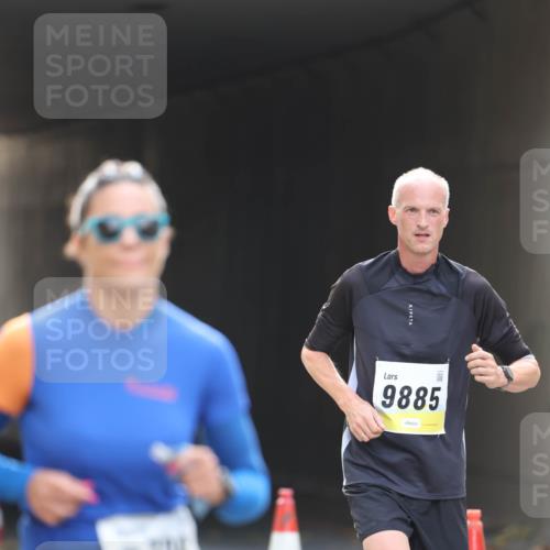 05.10.2025 - 20. swb-Marathon Bremen Michael Strokosch http://msf.ph/oto/9210979 05.10.2025 10:40:52 Laufen 9311, 9885 meine-sportfotos.de