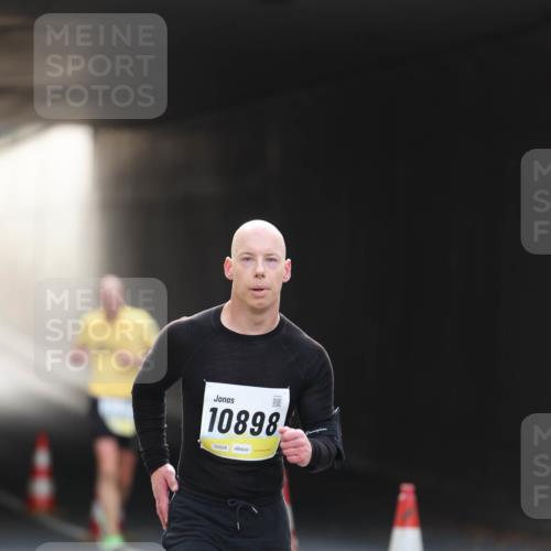 05.10.2025 - 20. swb-Marathon Bremen Michael Strokosch http://msf.ph/oto/9210980 05.10.2025 10:40:54 Laufen 10898, 02628 meine-sportfotos.de