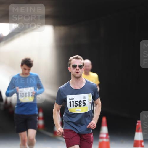 05.10.2025 - 20. swb-Marathon Bremen Michael Strokosch http://msf.ph/oto/9210985 05.10.2025 10:40:56 Laufen 10682, 11585 meine-sportfotos.de
