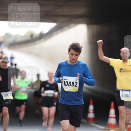 05.10.2025 - 20. swb-Marathon Bremen Michael Strokosch http://msf.ph/oto/9210987 05.10.2025 10:40:57 Laufen 10682, 8000 meine-sportfotos.de