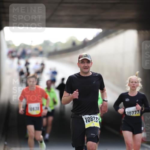 05.10.2025 - 20. swb-Marathon Bremen Michael Strokosch http://msf.ph/oto/9210992 05.10.2025 10:40:59 Laufen 106, 38, 10823, 10773 meine-sportfotos.de