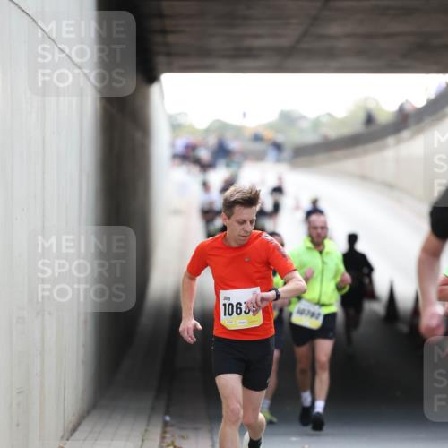 05.10.2025 - 20. swb-Marathon Bremen Michael Strokosch http://msf.ph/oto/9210995 05.10.2025 10:41:01 Laufen 10639, 10702 meine-sportfotos.de