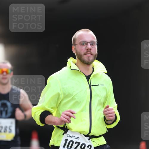 05.10.2025 - 20. swb-Marathon Bremen Michael Strokosch http://msf.ph/oto/9211006 05.10.2025 10:41:07 Laufen 285, 10792 meine-sportfotos.de