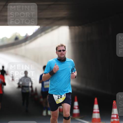 05.10.2025 - 20. swb-Marathon Bremen Michael Strokosch http://msf.ph/oto/9211018 05.10.2025 10:41:12 Laufen 20, 8 meine-sportfotos.de