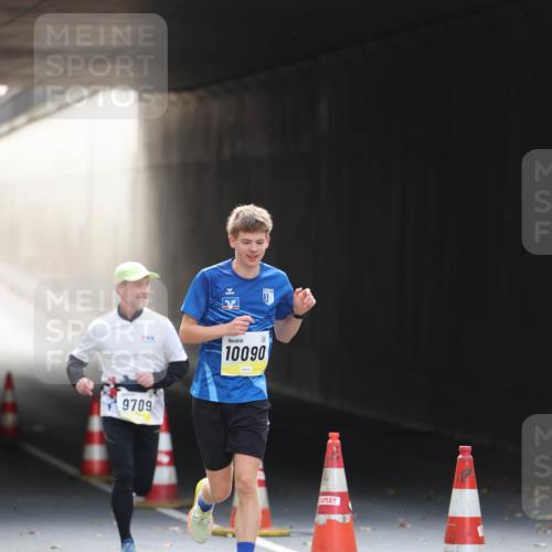 05.10.2025 - 20. swb-Marathon Bremen Michael Strokosch http://msf.ph/oto/9211026 05.10.2025 10:41:17 Laufen 10090, 9709 meine-sportfotos.de