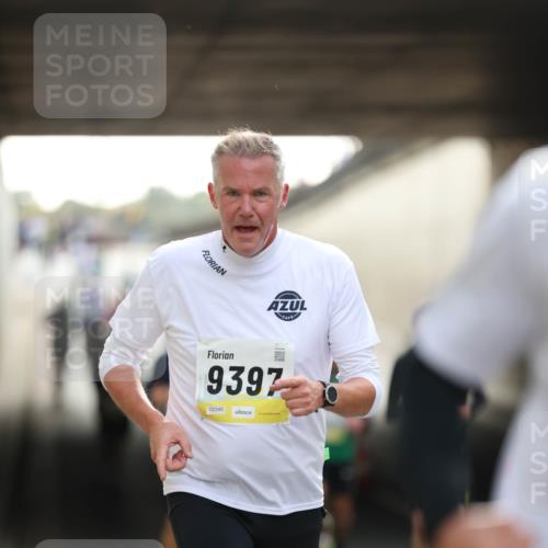 05.10.2025 - 20. swb-Marathon Bremen Michael Strokosch http://msf.ph/oto/9211042 05.10.2025 10:41:24 Laufen 9397, 02345 meine-sportfotos.de