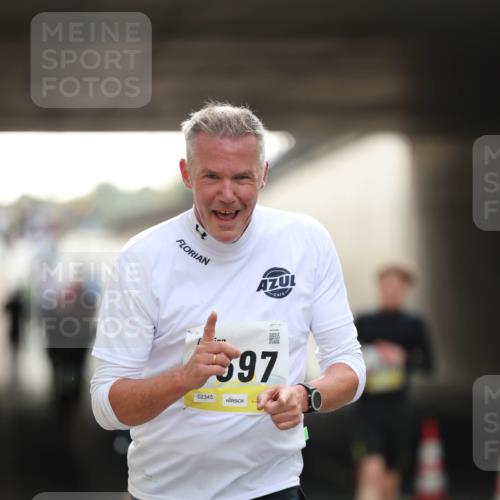 05.10.2025 - 20. swb-Marathon Bremen Michael Strokosch http://msf.ph/oto/9211044 05.10.2025 10:41:25 Laufen 597, 02345 meine-sportfotos.de