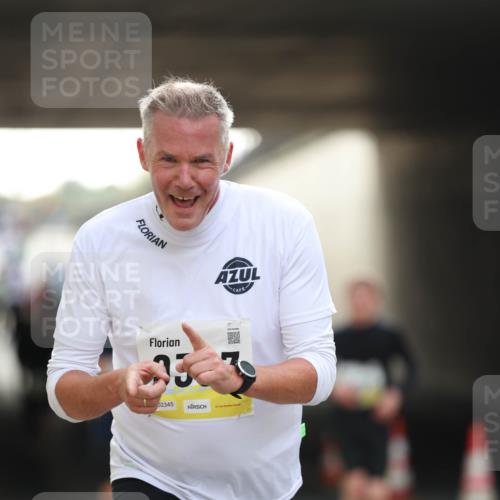 05.10.2025 - 20. swb-Marathon Bremen Michael Strokosch http://msf.ph/oto/9211045 05.10.2025 10:41:25 Laufen 02345 meine-sportfotos.de