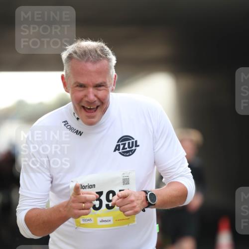 05.10.2025 - 20. swb-Marathon Bremen Michael Strokosch http://msf.ph/oto/9211046 05.10.2025 10:41:25 Laufen 39, 02345 meine-sportfotos.de