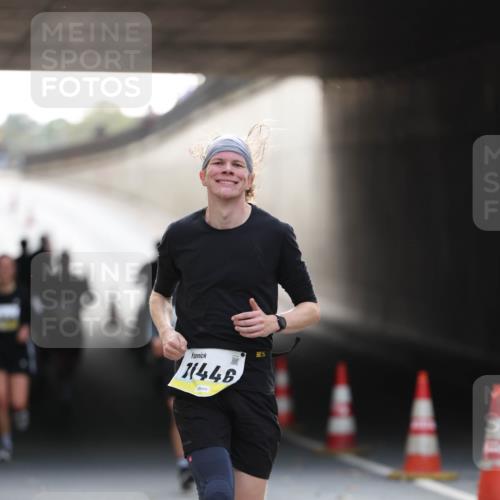 05.10.2025 - 20. swb-Marathon Bremen Michael Strokosch http://msf.ph/oto/9211059 05.10.2025 10:41:34 Laufen 1446 meine-sportfotos.de