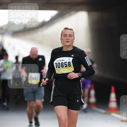 05.10.2025 - 20. swb-Marathon Bremen Michael Strokosch http://msf.ph/oto/9211070 05.10.2025 10:41:40 Laufen 10858, 02678 meine-sportfotos.de
