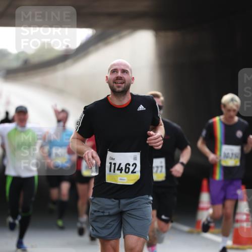 05.10.2025 - 20. swb-Marathon Bremen Michael Strokosch http://msf.ph/oto/9211075 05.10.2025 10:41:42 Laufen 11462, 77, 142 meine-sportfotos.de