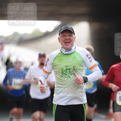 05.10.2025 - 20. swb-Marathon Bremen Michael Strokosch http://msf.ph/oto/9211082 05.10.2025 10:41:45 Laufen 9 meine-sportfotos.de