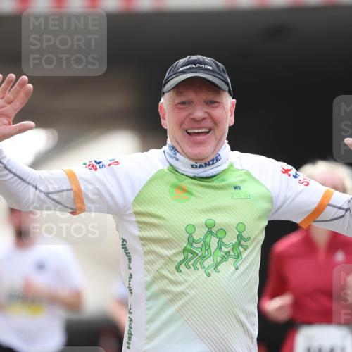 05.10.2025 - 20. swb-Marathon Bremen Michael Strokosch http://msf.ph/oto/9211086 05.10.2025 10:41:46 Laufen  meine-sportfotos.de