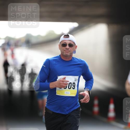 05.10.2025 - 20. swb-Marathon Bremen Michael Strokosch http://msf.ph/oto/9211091 05.10.2025 10:41:49 Laufen 09 meine-sportfotos.de