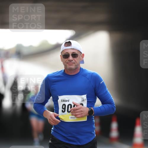 05.10.2025 - 20. swb-Marathon Bremen Michael Strokosch http://msf.ph/oto/9211093 05.10.2025 10:41:49 Laufen 90 meine-sportfotos.de