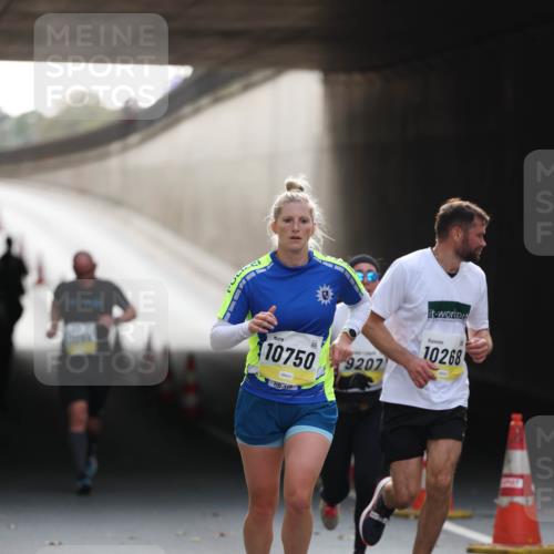 05.10.2025 - 20. swb-Marathon Bremen Michael Strokosch http://msf.ph/oto/9211097 05.10.2025 10:41:54 Laufen 10750, 110, 9207, 10268 meine-sportfotos.de