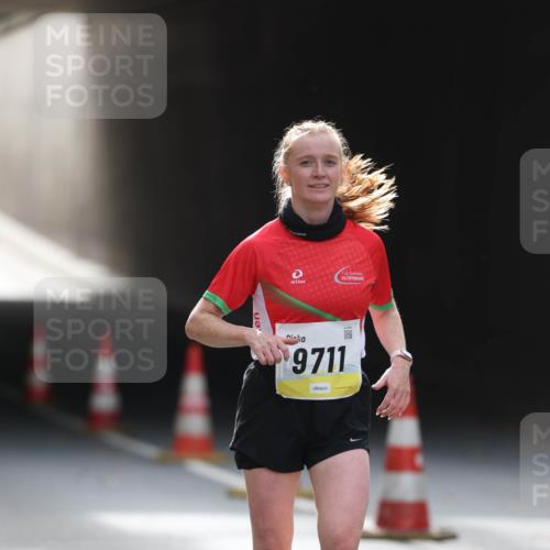 05.10.2025 - 20. swb-Marathon Bremen Michael Strokosch http://msf.ph/oto/9211140 05.10.2025 10:42:17 Laufen 9711 meine-sportfotos.de