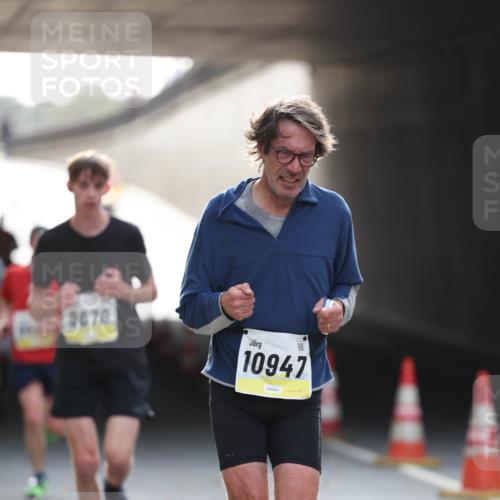 05.10.2025 - 20. swb-Marathon Bremen Michael Strokosch http://msf.ph/oto/9211150 05.10.2025 10:42:20 Laufen 9670, 10947 meine-sportfotos.de