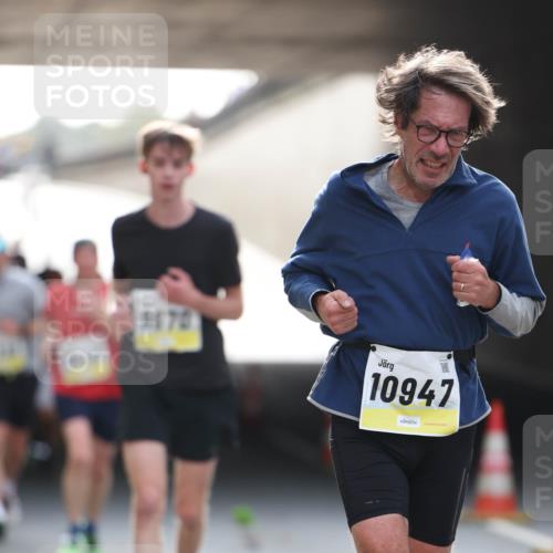 05.10.2025 - 20. swb-Marathon Bremen Michael Strokosch http://msf.ph/oto/9211152 05.10.2025 10:42:21 Laufen 9670, 10947 meine-sportfotos.de