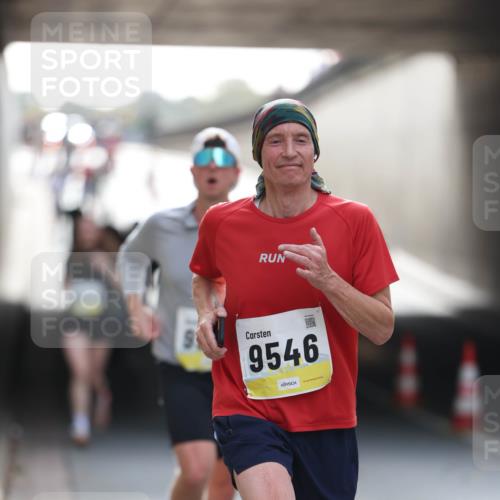 05.10.2025 - 20. swb-Marathon Bremen Michael Strokosch http://msf.ph/oto/9211165 05.10.2025 10:42:24 Laufen 28, 9546 meine-sportfotos.de