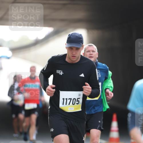 05.10.2025 - 20. swb-Marathon Bremen Michael Strokosch http://msf.ph/oto/9211186 05.10.2025 10:42:35 Laufen 11705 meine-sportfotos.de