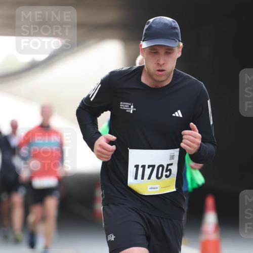 05.10.2025 - 20. swb-Marathon Bremen Michael Strokosch http://msf.ph/oto/9211188 05.10.2025 10:42:36 Laufen 11705 meine-sportfotos.de