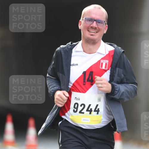 05.10.2025 - 20. swb-Marathon Bremen Michael Strokosch http://msf.ph/oto/9211203 05.10.2025 10:42:42 Laufen 14, 9244, 1912 meine-sportfotos.de