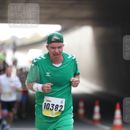 05.10.2025 - 20. swb-Marathon Bremen Michael Strokosch http://msf.ph/oto/9211209 05.10.2025 10:42:45 Laufen 10382 meine-sportfotos.de