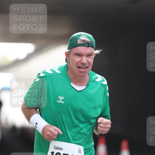 05.10.2025 - 20. swb-Marathon Bremen Michael Strokosch http://msf.ph/oto/9211212 05.10.2025 10:42:46 Laufen 10382 meine-sportfotos.de