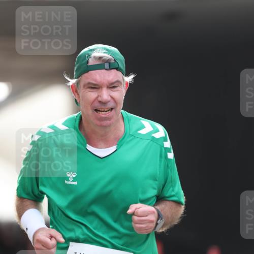 05.10.2025 - 20. swb-Marathon Bremen Michael Strokosch http://msf.ph/oto/9211213 05.10.2025 10:42:47 Laufen 10382 meine-sportfotos.de