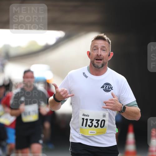 05.10.2025 - 20. swb-Marathon Bremen Michael Strokosch http://msf.ph/oto/9211217 05.10.2025 10:42:50 Laufen 11330 meine-sportfotos.de