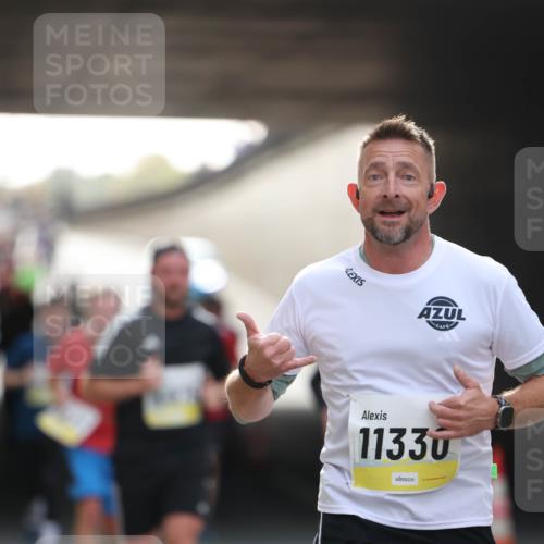 05.10.2025 - 20. swb-Marathon Bremen Michael Strokosch http://msf.ph/oto/9211218 05.10.2025 10:42:50 Laufen 11330 meine-sportfotos.de