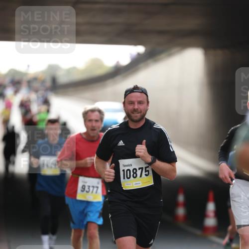 05.10.2025 - 20. swb-Marathon Bremen Michael Strokosch http://msf.ph/oto/9211221 05.10.2025 10:42:51 Laufen 9377, 10875, 02530 meine-sportfotos.de
