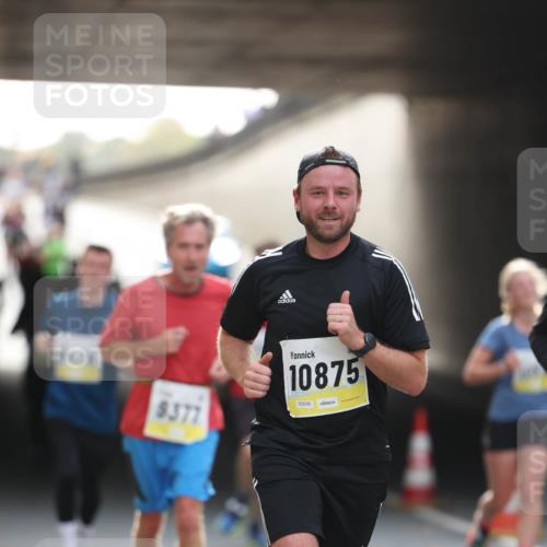 05.10.2025 - 20. swb-Marathon Bremen Michael Strokosch http://msf.ph/oto/9211224 05.10.2025 10:42:52 Laufen 9377, 10875, 02530 meine-sportfotos.de