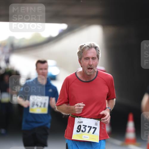 05.10.2025 - 20. swb-Marathon Bremen Michael Strokosch http://msf.ph/oto/9211230 05.10.2025 10:42:54 Laufen 9428, 9377, 1 meine-sportfotos.de
