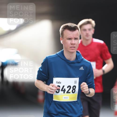05.10.2025 - 20. swb-Marathon Bremen Michael Strokosch http://msf.ph/oto/9211236 05.10.2025 10:42:56 Laufen 3428 meine-sportfotos.de