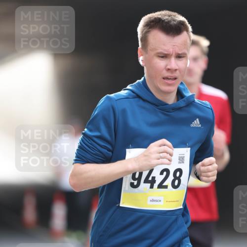 05.10.2025 - 20. swb-Marathon Bremen Michael Strokosch http://msf.ph/oto/9211238 05.10.2025 10:42:57 Laufen 9428 meine-sportfotos.de