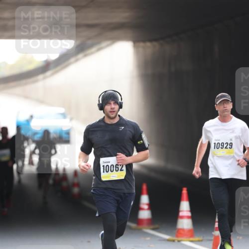 05.10.2025 - 20. swb-Marathon Bremen Michael Strokosch http://msf.ph/oto/9211239 05.10.2025 10:42:58 Laufen 10062, 7, 10929 meine-sportfotos.de