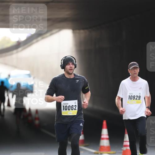 05.10.2025 - 20. swb-Marathon Bremen Michael Strokosch http://msf.ph/oto/9211240 05.10.2025 10:42:59 Laufen 10062, 7, 10929 meine-sportfotos.de
