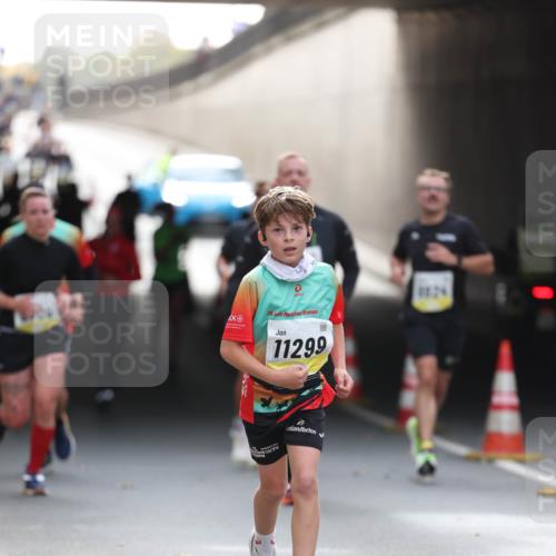 05.10.2025 - 20. swb-Marathon Bremen Michael Strokosch http://msf.ph/oto/9211244 05.10.2025 10:43:04 Laufen 20, 11299, 400 meine-sportfotos.de
