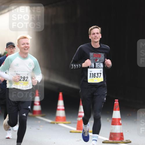 05.10.2025 - 20. swb-Marathon Bremen Michael Strokosch http://msf.ph/oto/9211298 05.10.2025 10:43:27 Laufen 292, 11637 meine-sportfotos.de