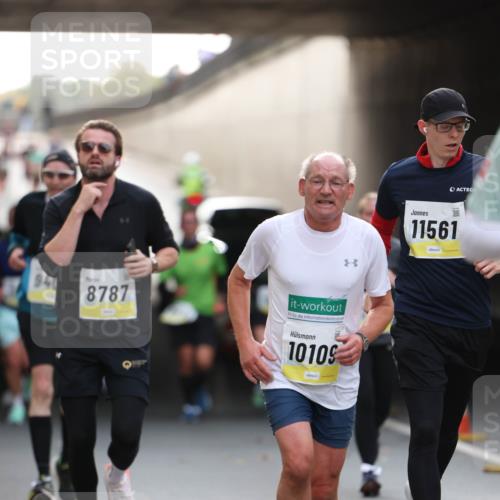 05.10.2025 - 20. swb-Marathon Bremen Michael Strokosch http://msf.ph/oto/9211303 05.10.2025 10:43:29 Laufen 941, 8787, 10109, 11561 meine-sportfotos.de