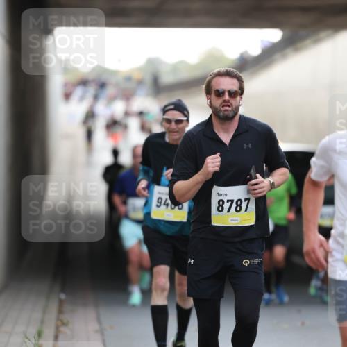 05.10.2025 - 20. swb-Marathon Bremen Michael Strokosch http://msf.ph/oto/9211304 05.10.2025 10:43:30 Laufen 9400, 8787, 8 meine-sportfotos.de
