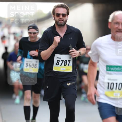 05.10.2025 - 20. swb-Marathon Bremen Michael Strokosch http://msf.ph/oto/9211307 05.10.2025 10:43:30 Laufen 9406, 8787, 1010 meine-sportfotos.de