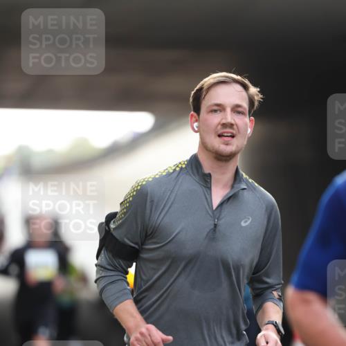 05.10.2025 - 20. swb-Marathon Bremen Michael Strokosch http://msf.ph/oto/9211323 05.10.2025 10:43:38 Laufen 11005 meine-sportfotos.de