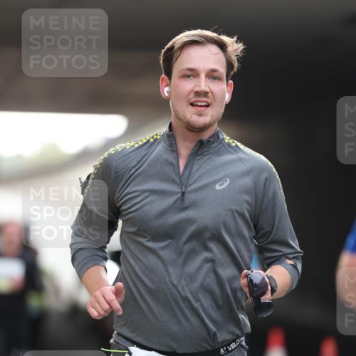 05.10.2025 - 20. swb-Marathon Bremen Michael Strokosch http://msf.ph/oto/9211324 05.10.2025 10:43:38 Laufen 11005 meine-sportfotos.de
