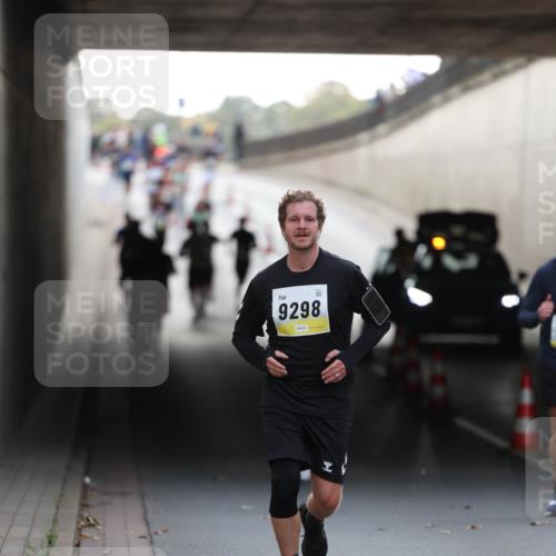 05.10.2025 - 20. swb-Marathon Bremen Michael Strokosch http://msf.ph/oto/9211325 05.10.2025 10:43:39 Laufen 9298 meine-sportfotos.de